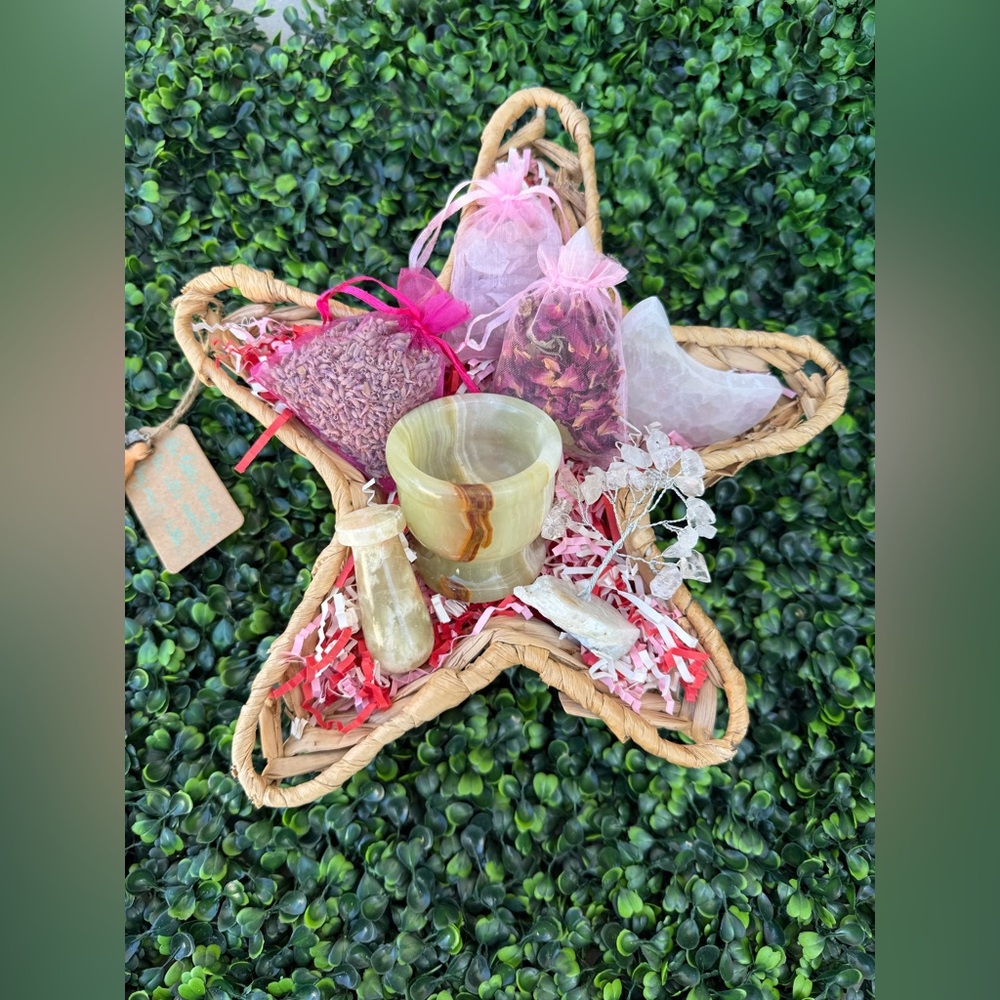 Ocean-Inspired Crystal Gift basket | Selenite, Quartz, Green Onyx & Botanicals